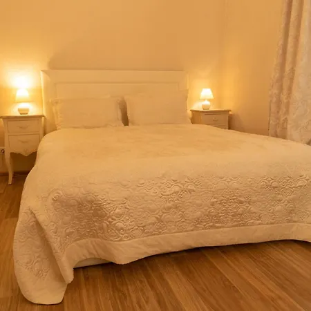 Elegant In Historical Centre & Free Locked Parking Riga