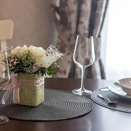 Elegant In Historical Centre & Free Locked Parking *