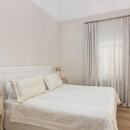 Elegant In Historical Centre & Free Locked Parking * Riga