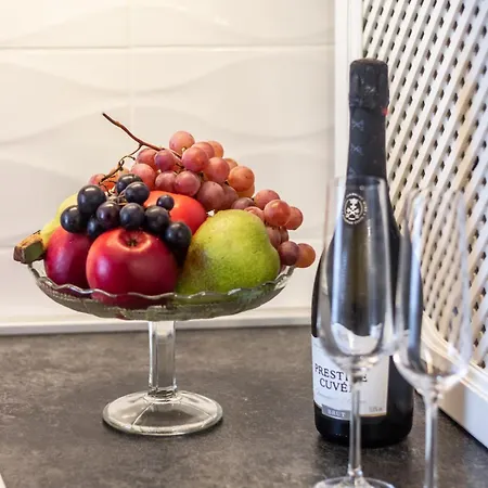 Elegant In Historical Centre & Free Locked Parking *