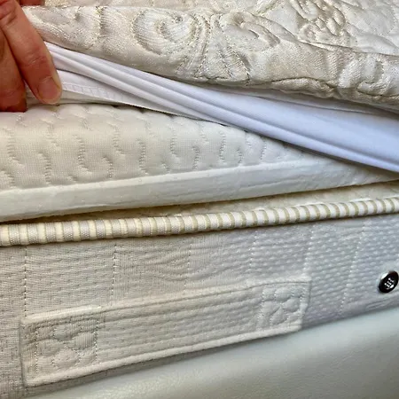 Elegant In Historical Centre & Free Locked Parking *