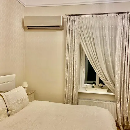 Elegant In Historical Centre & Free Locked Parking Lägenhet