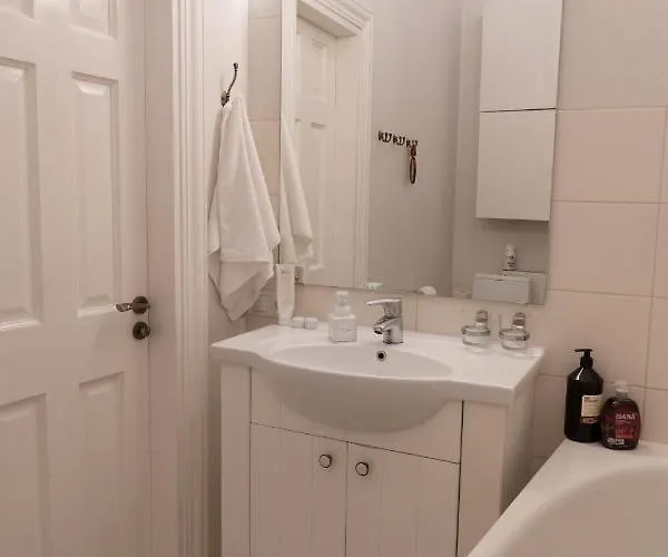 Appartamento Elegant In Historical Centre & Free Locked Parking *