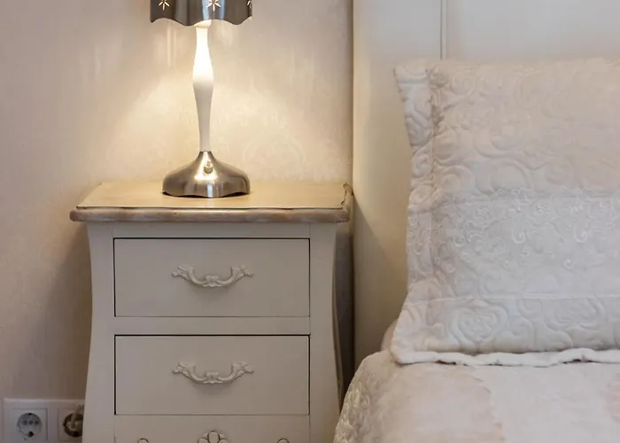 Elegant In Historical Centre & Free Locked Parking