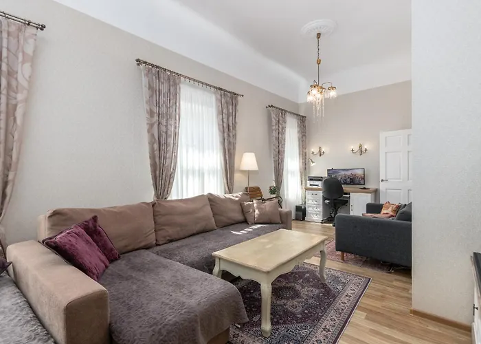 Elegant In Historical Centre & Free Locked Parking