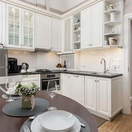 아파트 Elegant In Historical Centre & Free Locked Parking