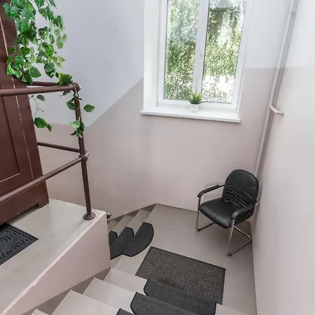 아파트 Elegant In Historical Centre & Free Locked Parking